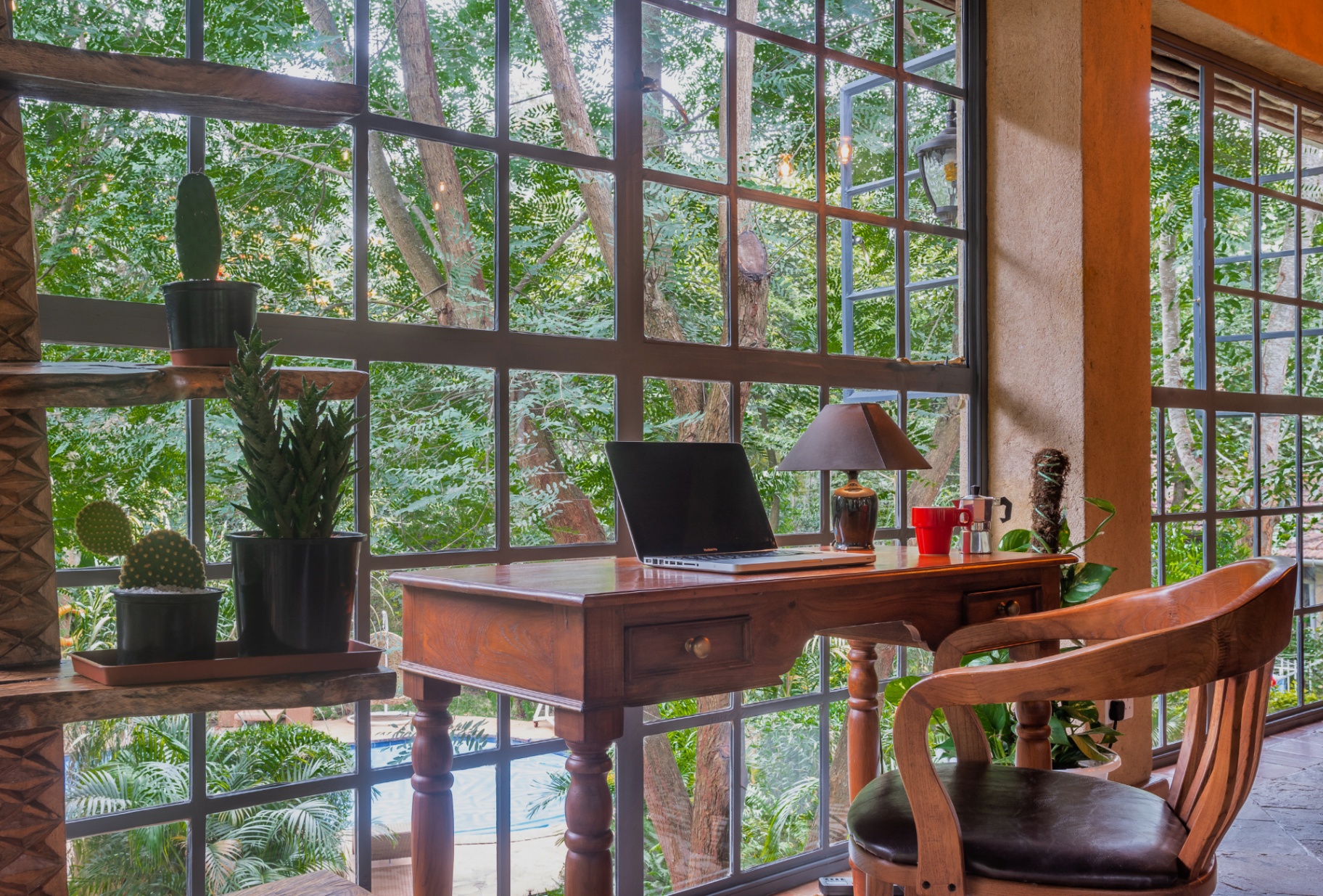 Bright work-from-anywhere desk at Jungle Oasis, perfect for a blended work and leisure weekend